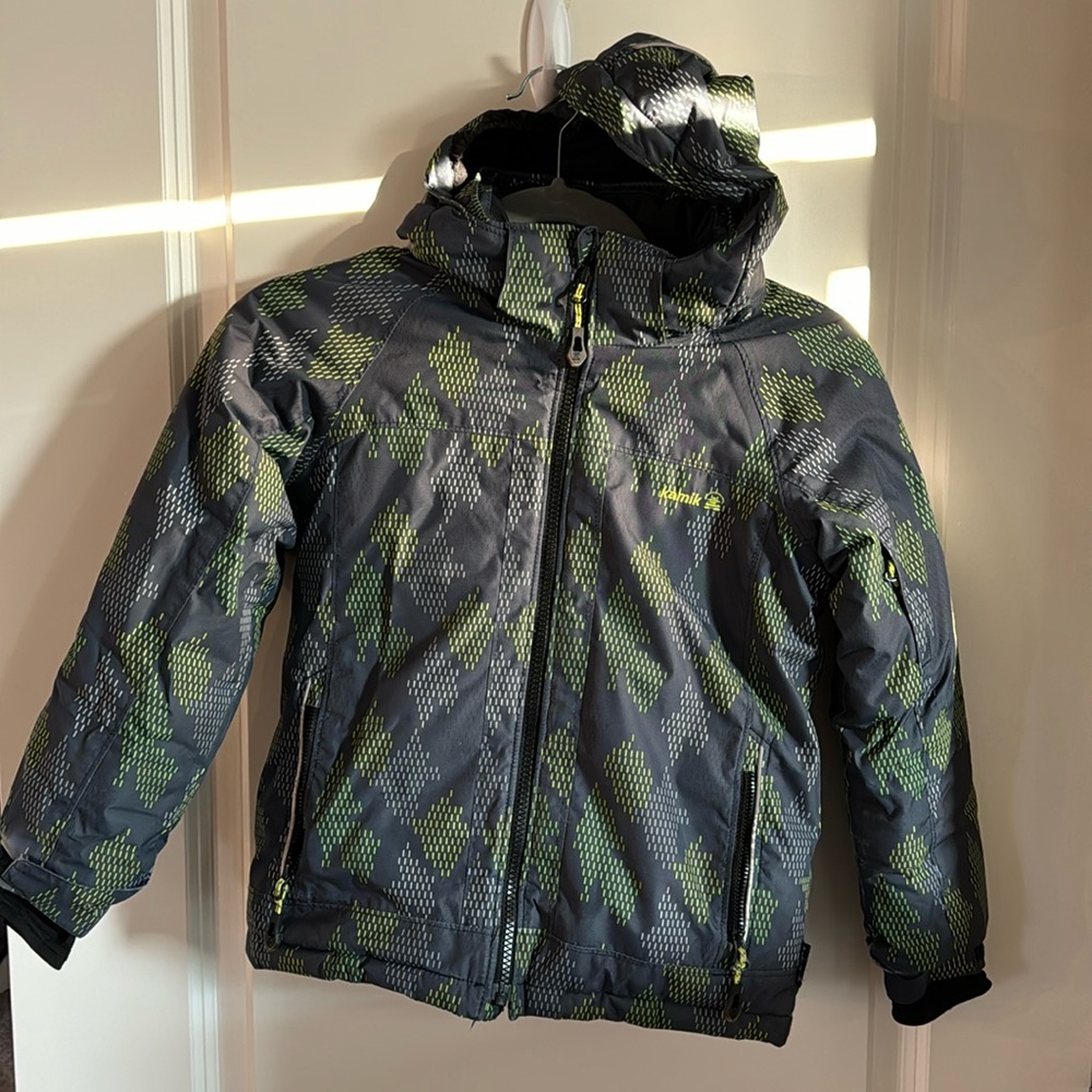 Kamik Boys Size 6 Snow Jacket.